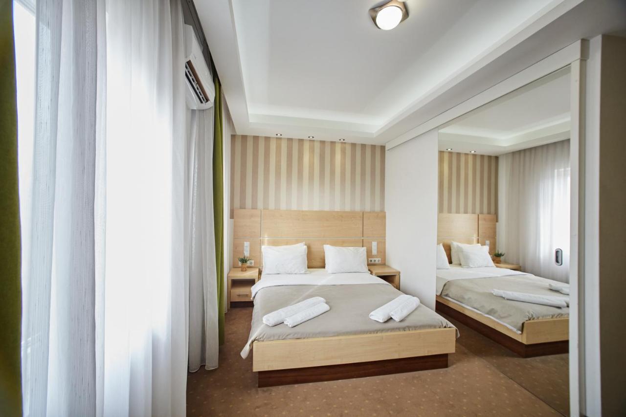 Laurus Motel Airport Tuzla Zivinice Exterior photo