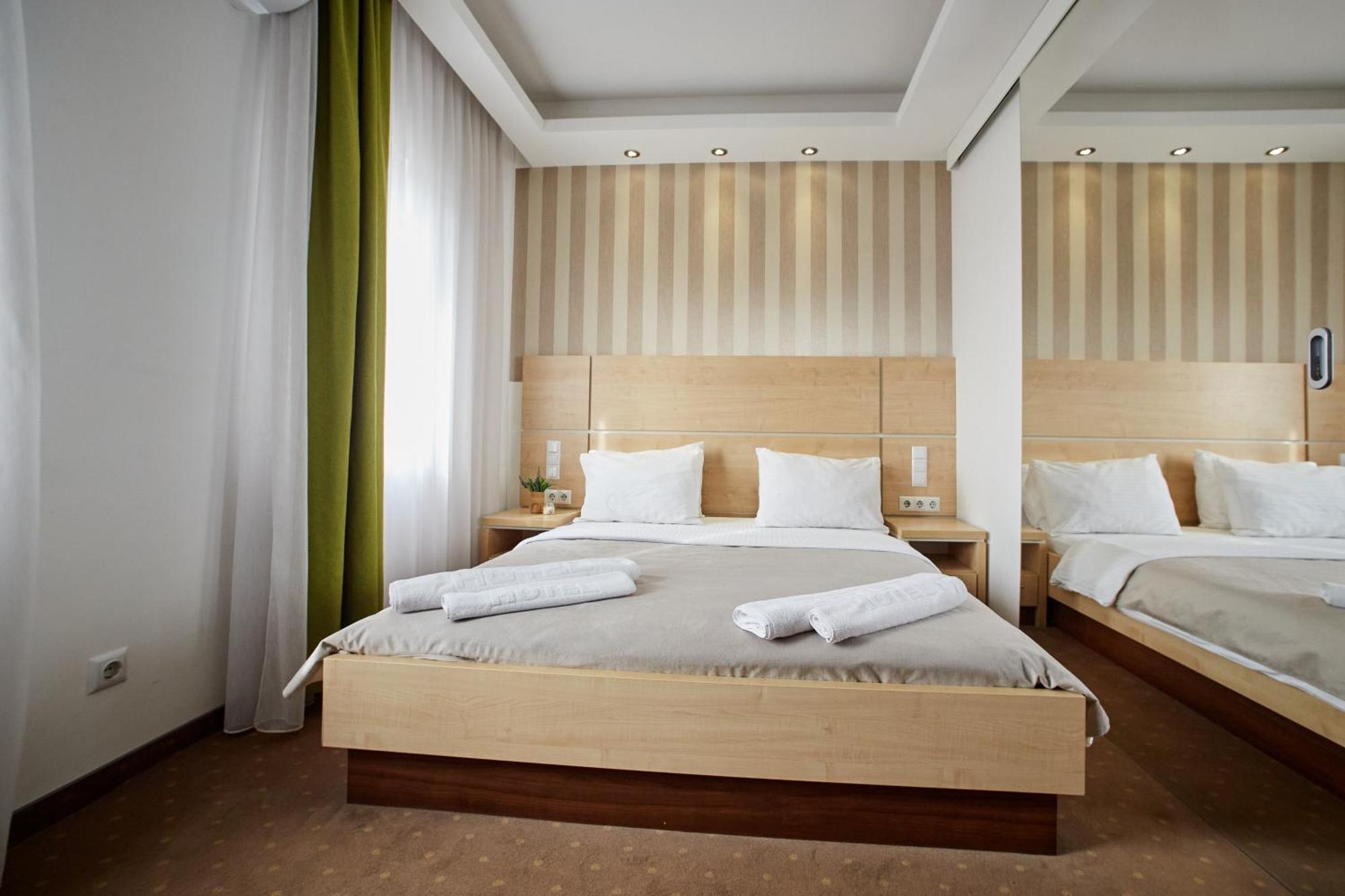 Laurus Motel Airport Tuzla Zivinice Exterior photo