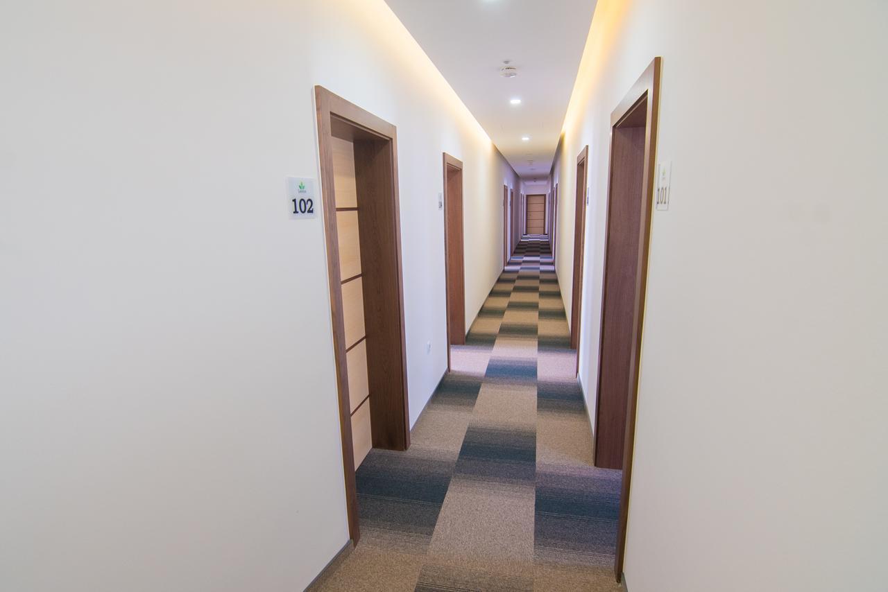 Laurus Motel Airport Tuzla Zivinice Exterior photo